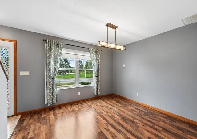 Photo 4 of Single family home for sale at 1674 Danvers Pkwy, Valparaiso, IN 46385 | MLS# 846108 | Listing updated on 2026-09-30