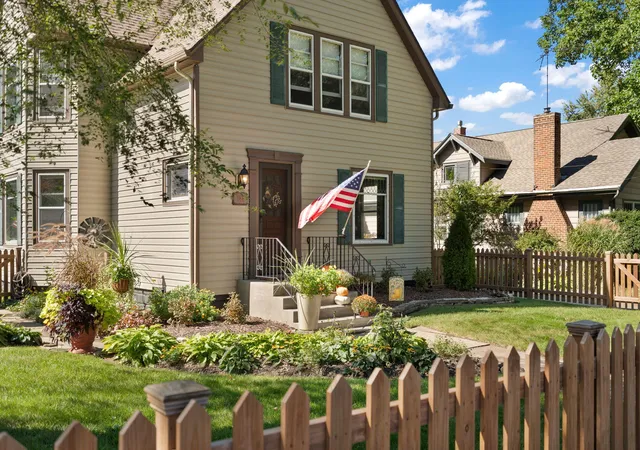 Photo 3 of Sale Pending at 744 S 2nd Street, Chesterton, IN 46304 | MLS# 846230 | Listing updated on 2026-10-05