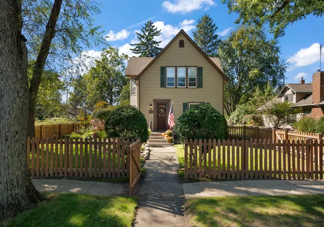 Photo 3 of Sale Pending at 744 S 2nd Street, Chesterton, IN 46304 | MLS# 846230 | Listing updated on 2026-10-05