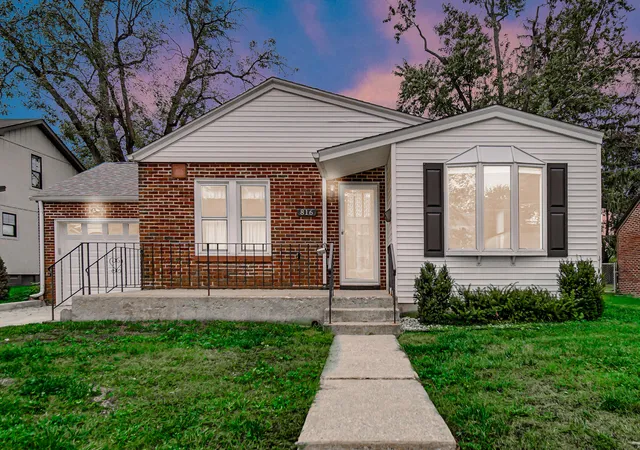 Photo 1 of Sale Pending at 816 E Jefferson St, Valparaiso, IN 46383 | MLS# 846000 | Listing updated on 2026-10-01