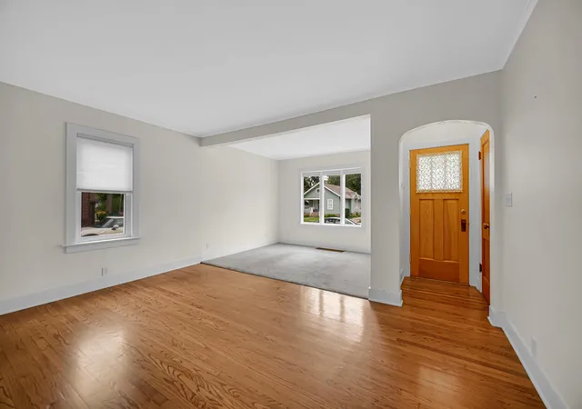 Photo 3 of Sale Pending at 816 E Jefferson St, Valparaiso, IN 46383 | MLS# 846000 | Listing updated on 2026-10-01
