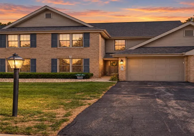 Photo 2 of Condo for sale at 1471 Lakewood Ln, Schererville, IN 46375 | MLS# 846273 | Listing updated on 2026-10-02