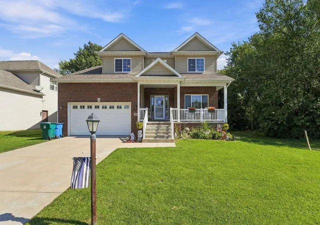 Photo 1 of Single family home for sale at 7027 Carolina Ct, Hammond, IN 46323 | MLS# 846351 | Listing updated on 2026-10-08