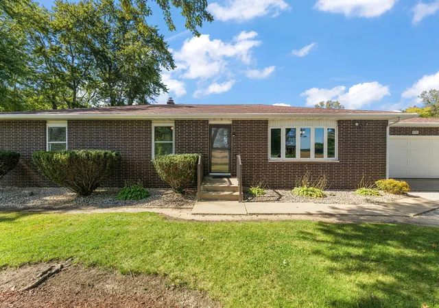 Photo 2 of Townhouse for sale at 575 Old Chicago Rd, Michigan City, IN 46360 | MLS# 846285 | Listing updated on 2026-10-03