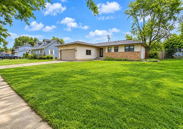 Photo 3 of Sale Pending at 9465 Mckinley St, Crown Point, IN 46307 | MLS# 846135 | Listing updated on 2026-10-03