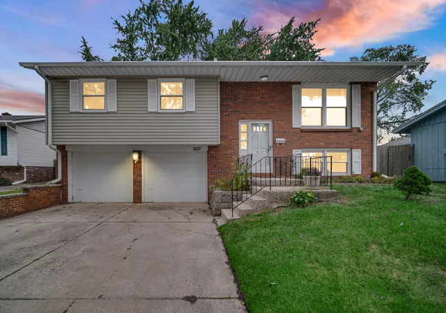 Photo 1 of Single family home for sale at 3437 Strong Pl, Highland, IN 46322 | MLS# 846035 | Listing updated on 2026-09-29