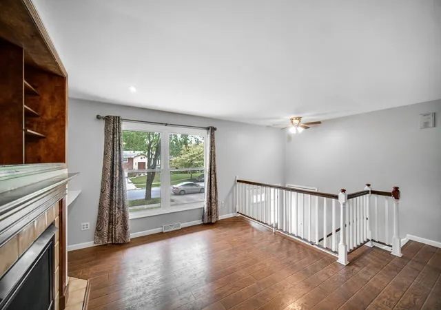 Photo 3 of Single family home for sale at 3437 Strong Pl, Highland, IN 46322 | MLS# 846035 | Listing updated on 2026-09-29