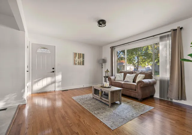 Photo 2 of Single family home for sale at 8208 Grace Pl, Highland, IN 46322 | MLS# 846109 | Listing updated on 2026-10-10