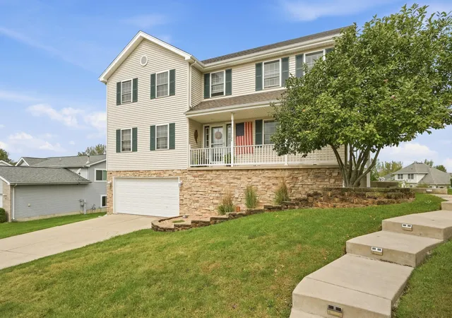 Photo 1 of Single family home for sale at 340 W 126th Place, Crown Point, IN 46307 | MLS# 846042 | Listing updated on 2026-09-30