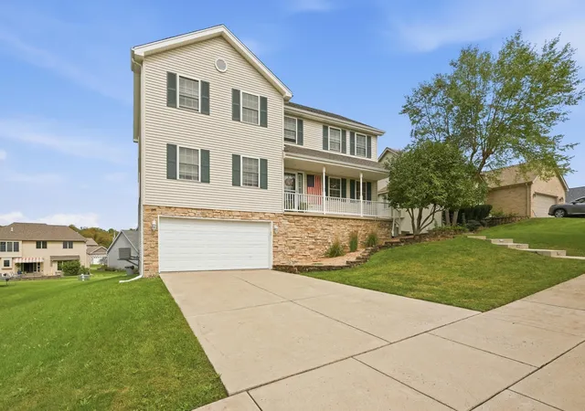 Photo 2 of Single family home for sale at 340 W 126th Place, Crown Point, IN 46307 | MLS# 846042 | Listing updated on 2026-09-30