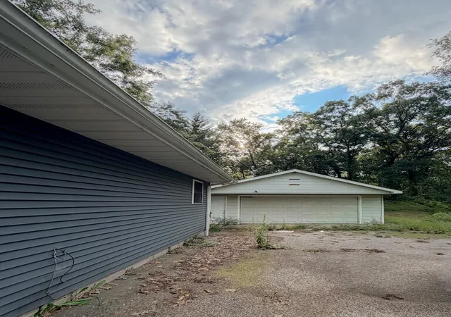 Photo 2 of Single family home for sale at 44 Lourdes St, Valparaiso, IN 46385 | MLS# 846036 | Listing updated on 2026-09-29