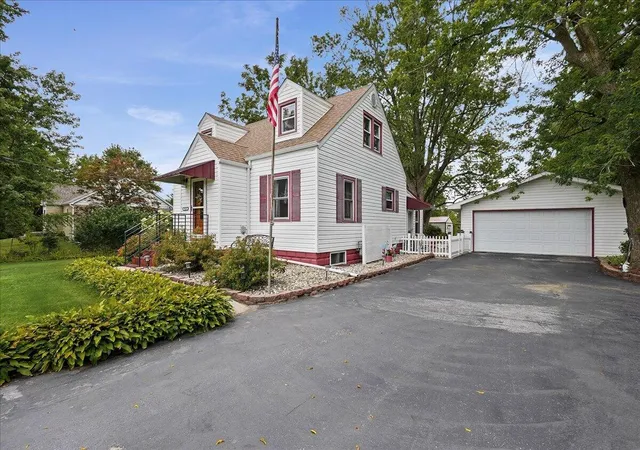 Photo 1 of Single family home for sale at 7725 Colorado St, Merrillville, IN 46410 | MLS# 846037 | Listing updated on 2026-09-29