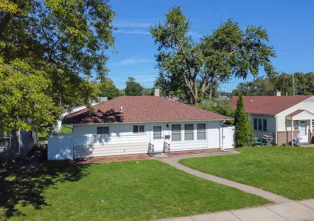 Photo 2 of Single family home for sale at 1242 W 1st Place, Hobart, IN 46342 | MLS# 846043 | Listing updated on 2026-09-29