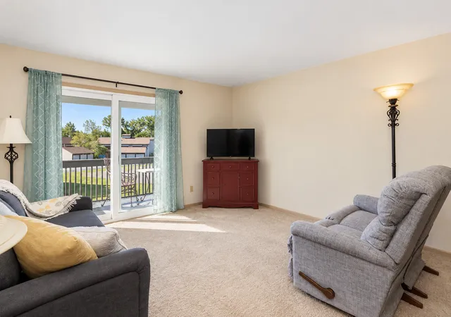 Photo 3 of Condo for sale at 1086 Millpond Rd #H, Valparaiso, IN 46385 | MLS# 846051 | Listing updated on 2026-09-29