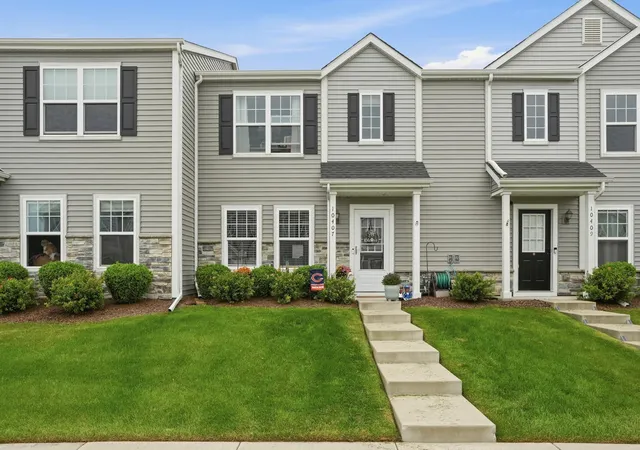 Photo 2 of Townhouse for sale at 10407 Imperial Pl, Cedar Lake, IN 46303 | MLS# 846053 | Listing updated on 2026-10-01