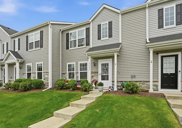Photo 3 of Townhouse for sale at 10407 Imperial Pl, Cedar Lake, IN 46303 | MLS# 846053 | Listing updated on 2026-10-01