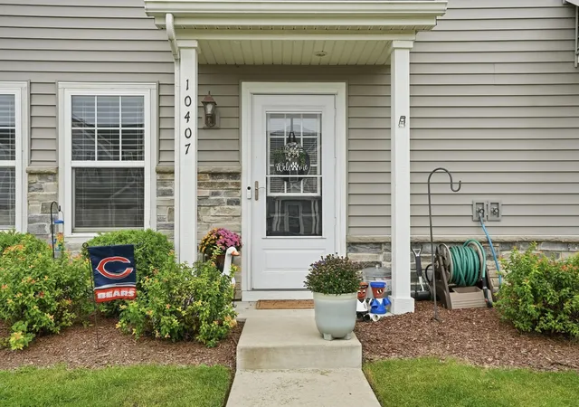 Photo 3 of Townhouse for sale at 10407 Imperial Pl, Cedar Lake, IN 46303 | MLS# 846053 | Listing updated on 2026-10-01