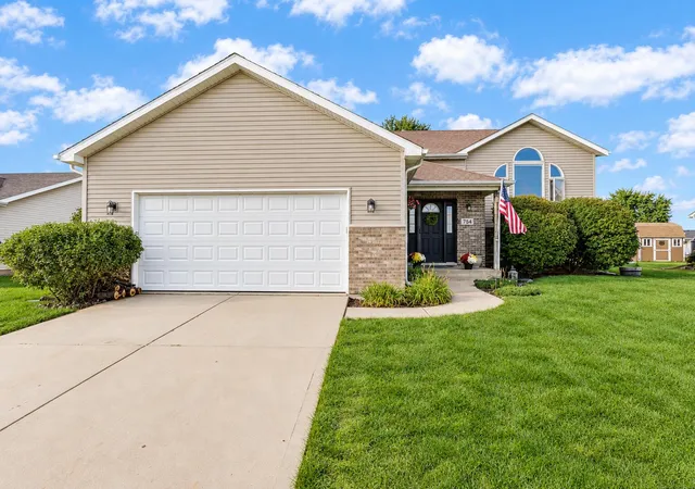 Photo 1 of Single family home for sale at 754 Carriage Dr, Lowell, IN 46356 | MLS# 846058 | Listing updated on 2026-09-29