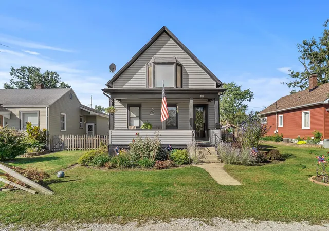 Photo 1 of Single family home for sale at 215 Derby St, Michigan City, IN 46360 | MLS# 846067 | Listing updated on 2026-09-29