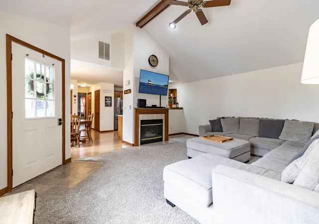 Photo 4 of Single family home for sale at 302 Amber Ln, Lowell, IN 46356 | MLS# 846333 | Listing updated on 2026-10-07