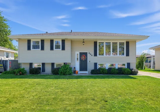 Photo 1 of Sale Pending at 909 Tyler Ave, Dyer, IN 46311 | MLS# 846062 | Listing updated on 2026-10-01
