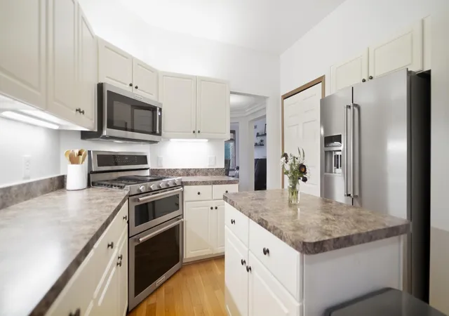 Photo 4 of Single family home for sale at 5011 Waters Edge Dr, Valparaiso, IN 46383 | MLS# 846226 | Listing updated on 2026-10-02