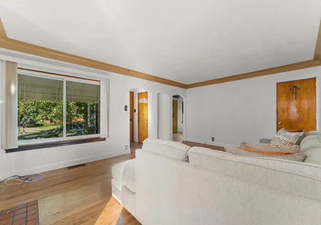 Photo 4 of Single family home for sale at 1341 Lincoln St, Hobart, IN 46342 | MLS# 846818 | Listing updated on 2026-10-15
