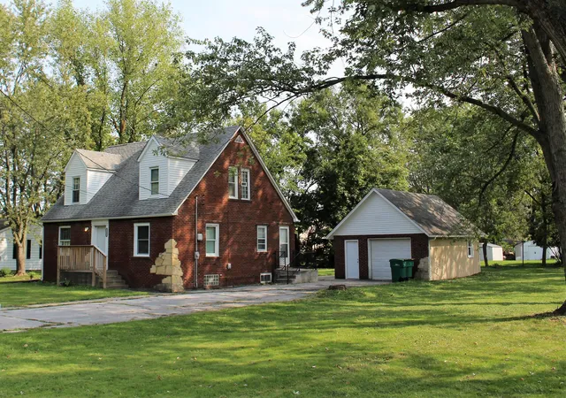 Single family home for sale at 7125 Catherine St, Merrillville, IN 46410 | MLS# 846134