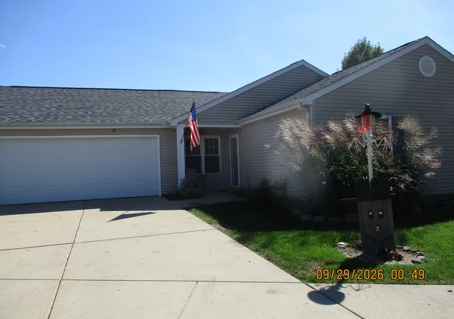 Single family home for sale at 1585 Saugus Close, Valparaiso, IN 46385 | MLS# 846069