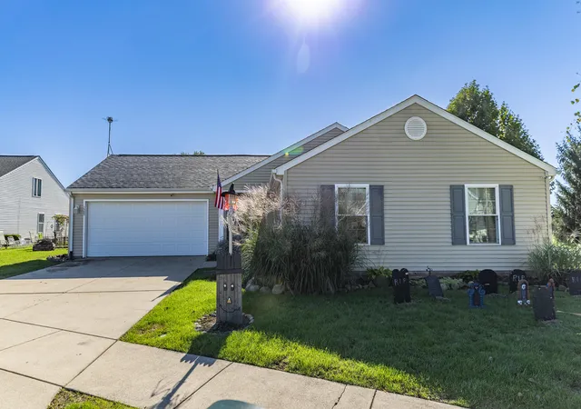 Photo 1 of Single family home for sale at 1585 Saugus Close, Valparaiso, IN 46385 | MLS# 846069 | Listing updated on 2026-10-06