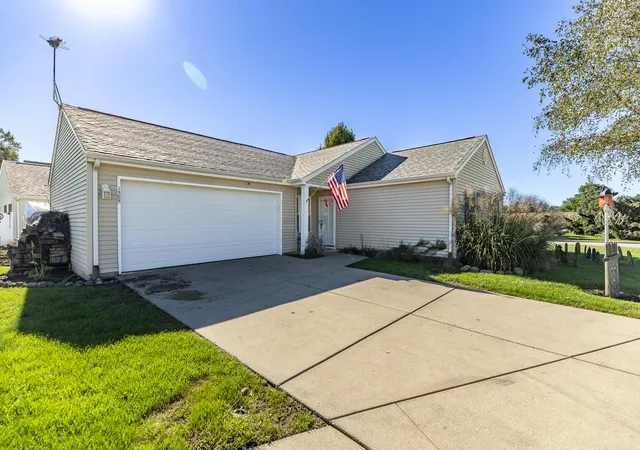 Photo 3 of Single family home for sale at 1585 Saugus Close, Valparaiso, IN 46385 | MLS# 846069 | Listing updated on 2026-10-06