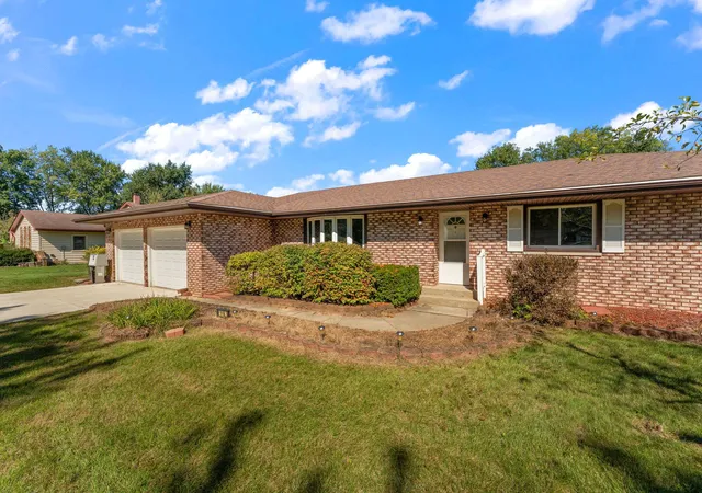 Photo 2 of Single family home for sale at 8980 E 91st Court, Crown Point, IN 46307 | MLS# 846094 | Listing updated on 2026-09-30