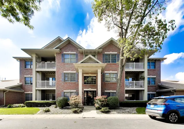 Condo for sale at 1641 White Oak Ave #2c, Munster, IN 46321 | MLS# 846082