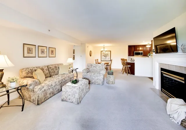 Photo 2 of Condo for sale at 1641 White Oak Ave #2c, Munster, IN 46321 | MLS# 846082 | Listing updated on 2026-09-30