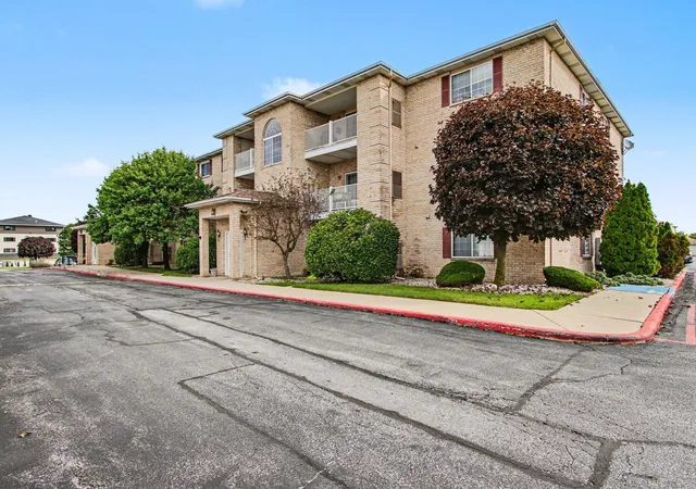 Photo 2 of Condo for sale at 2039 W 75th Place #15, Merrillville, IN 46410 | MLS# 846306 | Listing updated on 2026-10-06
