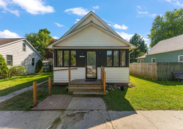 Photo 1 of Single family home for sale at 112 W Ohio St, La Crosse, IN 46348 | MLS# 846083 | Listing updated on 2026-10-06