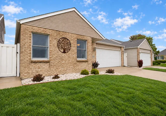 Photo 3 of Single family home for sale at 624 Birch Ct, Lowell, IN 46356 | MLS# 846212 | Listing updated on 2026-10-04