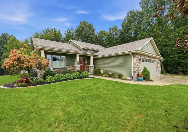 Photo 2 of Single family home for sale at 6107 Oak Valley Dr, Lowell, IN 46356 | MLS# 846242 | Listing updated on 2026-10-02