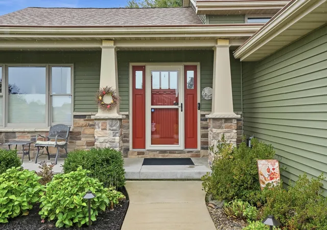 Photo 3 of Single family home for sale at 6107 Oak Valley Dr, Lowell, IN 46356 | MLS# 846242 | Listing updated on 2026-10-02