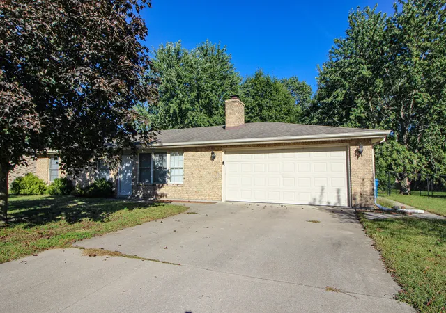 Photo 2 of Single family home for sale at 417 Hickory St Nw, De Motte, IN 46310 | MLS# 846117 | Listing updated on 2026-09-30