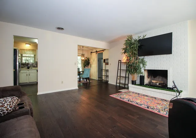 Photo 3 of Single family home for sale at 417 Hickory St Nw, De Motte, IN 46310 | MLS# 846117 | Listing updated on 2026-09-30