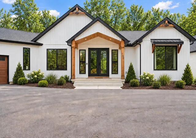 Photo 3 of Mansion for sale at 155 N 350 West, Valparaiso, IN 46385 | MLS# 846262 | Listing updated on 2026-10-02