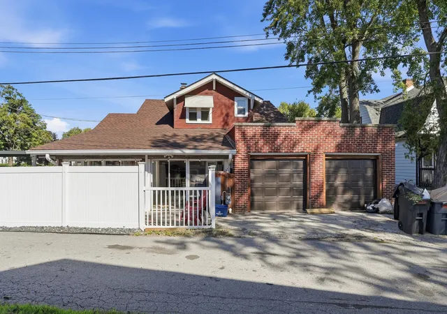 Photo 3 of Single family home for sale at 503 E Joliet St, Crown Point, IN 46307 | MLS# 846139 | Listing updated on 2026-10-06