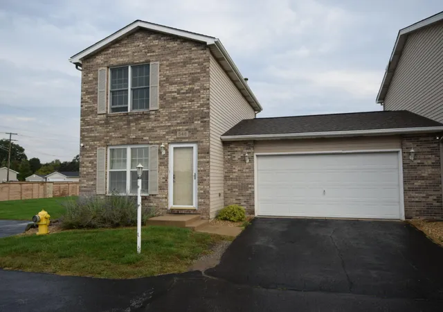 Photo 1 of Townhouse for sale at 548 Briarwood Dr, Dyer, IN 46311 | MLS# 846154 | Listing updated on 2026-10-07