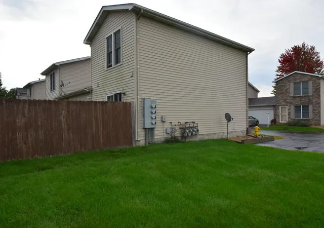 Photo 3 of Townhouse for sale at 548 Briarwood Dr, Dyer, IN 46311 | MLS# 846154 | Listing updated on 2026-10-07