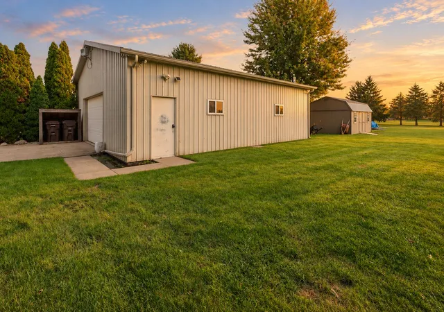 Photo 3 of Single family home for sale at 16919 White Oak Ave, Lowell, IN 46356 | MLS# 846518 | Listing updated on 2026-10-08