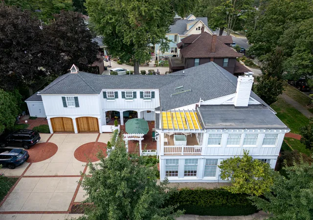 Photo 1 of Single family home for sale at 601 Washington St, Valparaiso, IN 46383 | MLS# 846290 | Listing updated on 2026-10-05
