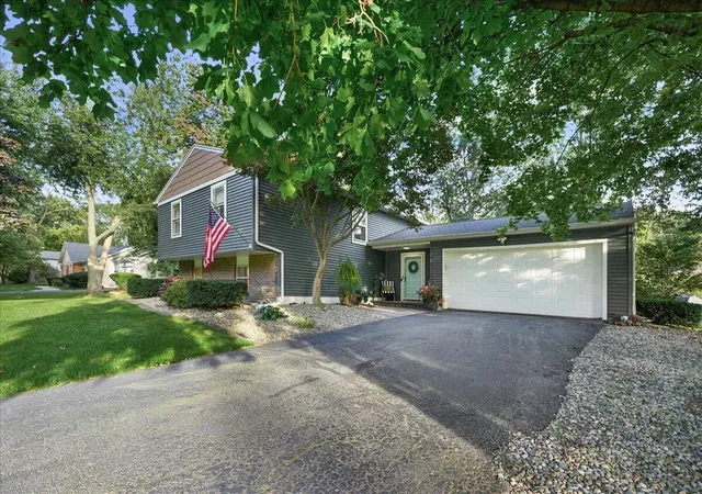 Photo 2 of Sale Pending at 106 Fordwick Ln, Valparaiso, IN 46383 | MLS# 846136 | Listing updated on 2026-10-05