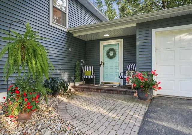 Photo 3 of Sale Pending at 106 Fordwick Ln, Valparaiso, IN 46383 | MLS# 846136 | Listing updated on 2026-10-05