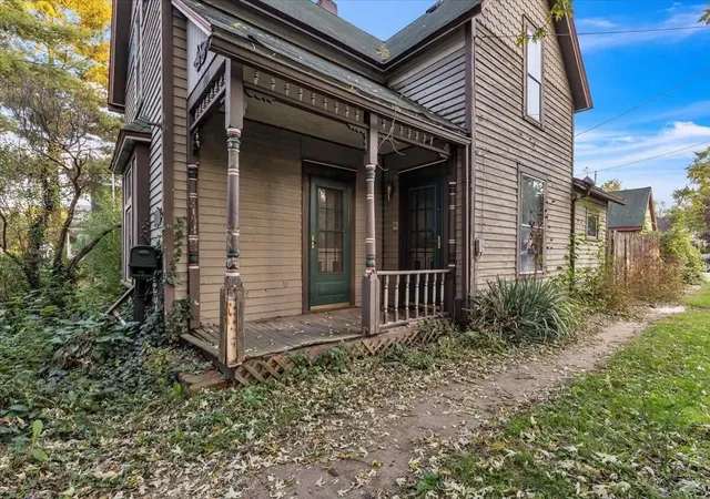 Photo 1 of Single family home for sale at 403 E North St, Crown Point, IN 46307 | MLS# 846638 | Listing updated on 2026-10-19